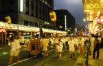 Highlight for Album: Defil&eacute; de nuit &agrave; Nkagyi-Ku, centre de Kyoto